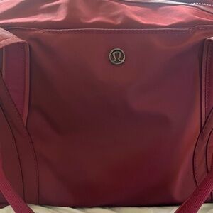 lululemon athletica Women's Burgundy duffel bag.
